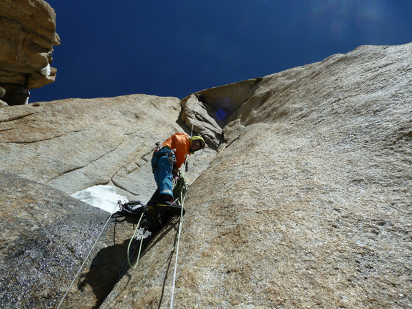 2306_zabalza_escalando_techo_25_julio_O