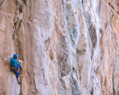 Descubre algunos de los mejores lugares para hacer escalada cerca de casa