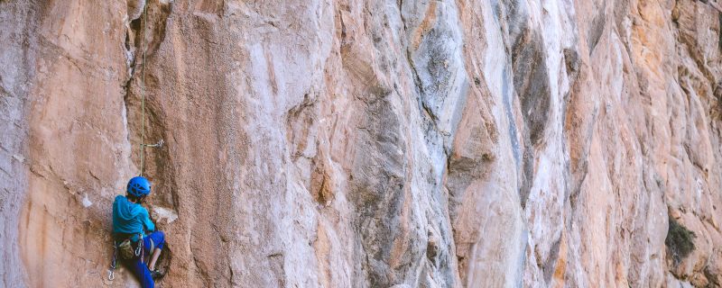 Descubre algunos de los mejores lugares para hacer escalada cerca de casa