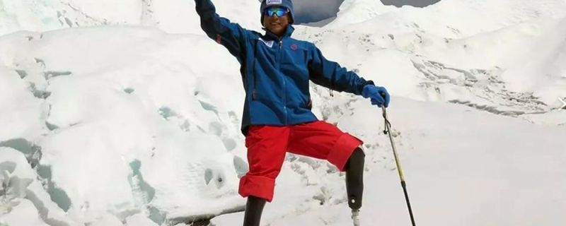 Un escalador chino sin piernas recibe permiso para intentar escalar el Everest por quinta vez