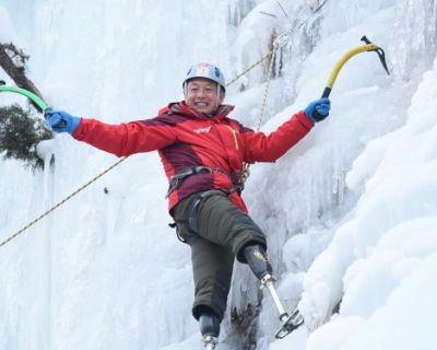 Un escalador chino protagoniza una increíble historia de superación